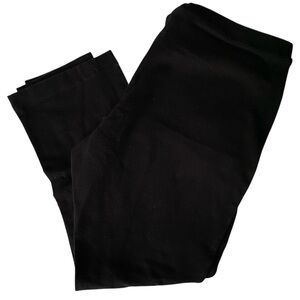 Hue Black Capri Length Leggings
